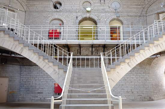 بازداشتگاه کینگستون ، یک تجربه متفاوت