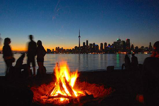 چگونه در پارکهای تورنتو یک آتشدان را رزرو کنیم؟