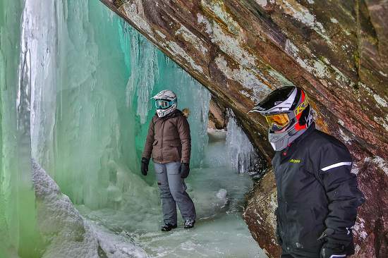غارهای یخی ، جاذبه گردشگری زمستانی تورنتو