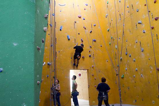 جاذبه گردشگری تورنتو | صخره نوردی در باشگاه Rock Oasis تورنتو
