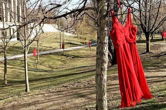 تورنتو | ماجرای لباس های قرمز چیست ؟