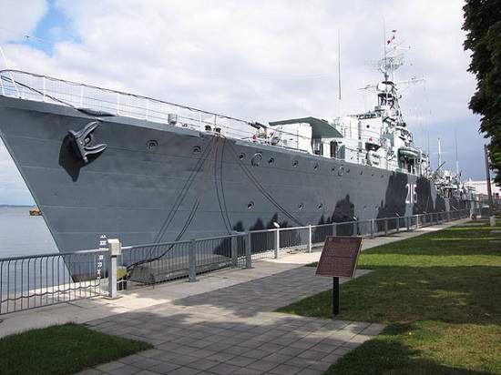 جاذبه گردشگری تورنتو | کشتی جنگی HMCS Haida در همیلتون